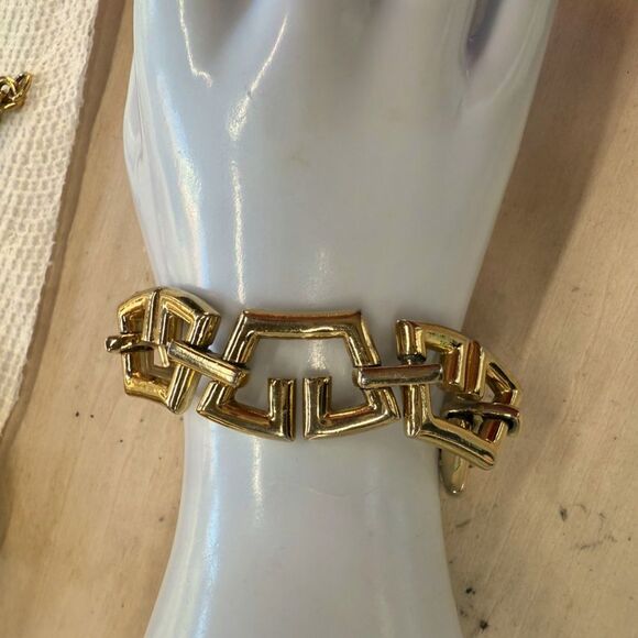 Vintage St. John Gold Tone Chunky Link Bracelet Designer Statement - Picture 1 of 8